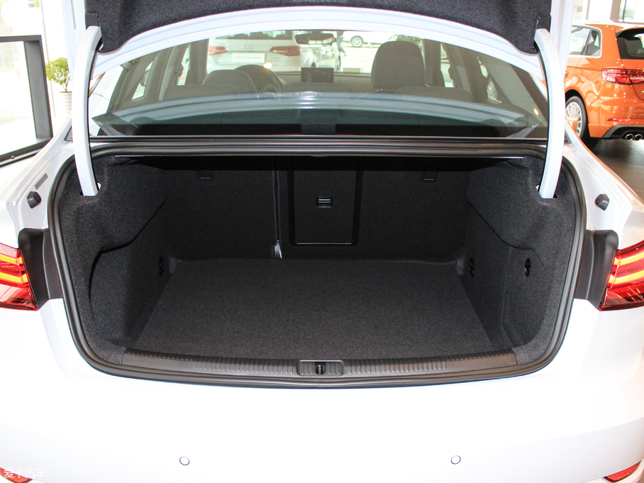 一汽-大眾奧迪2018款?yuàn)W迪A3三廂