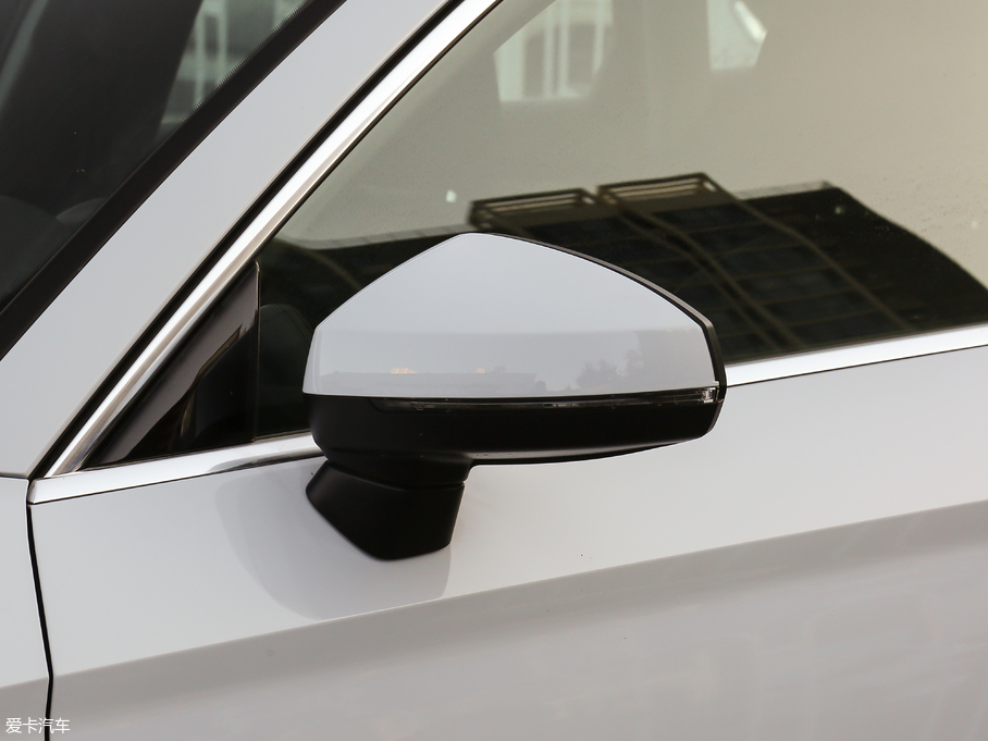 2018?yun)WA3 Limousine 30 Limousine 35 TFSIL(fng)