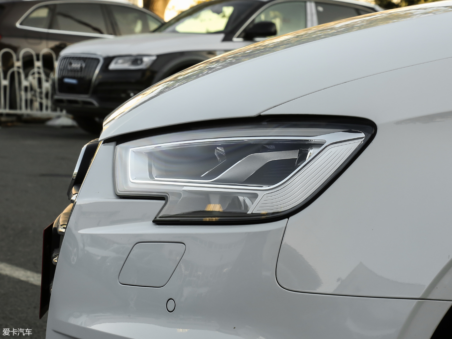 2018WA3 Limousine 30 Limousine 35 TFSIL