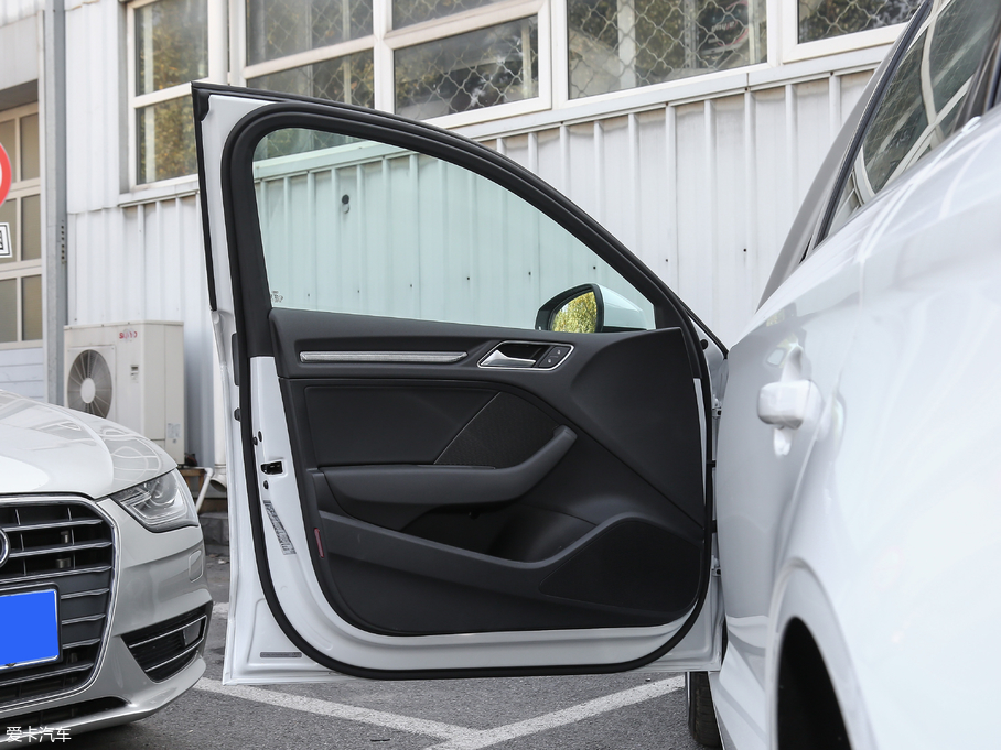 2018WA3 Limousine 30 Limousine 35 TFSIL