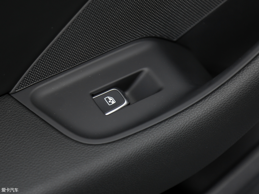 2018?yun)WA3 Limousine 30 Limousine 35 TFSIL(fng)