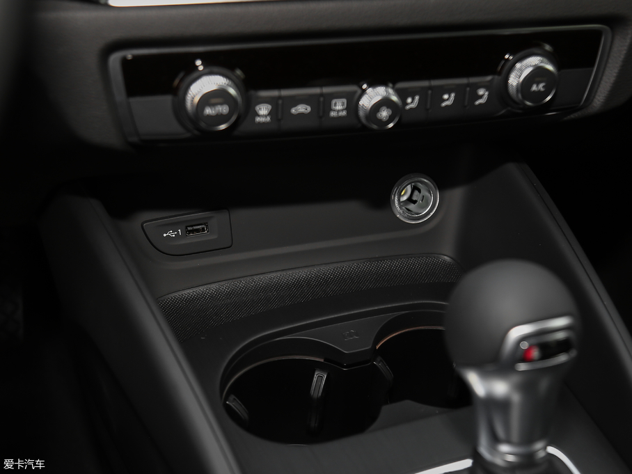 2018?yun)WA3 Limousine 30 Limousine 35 TFSIL(fng)