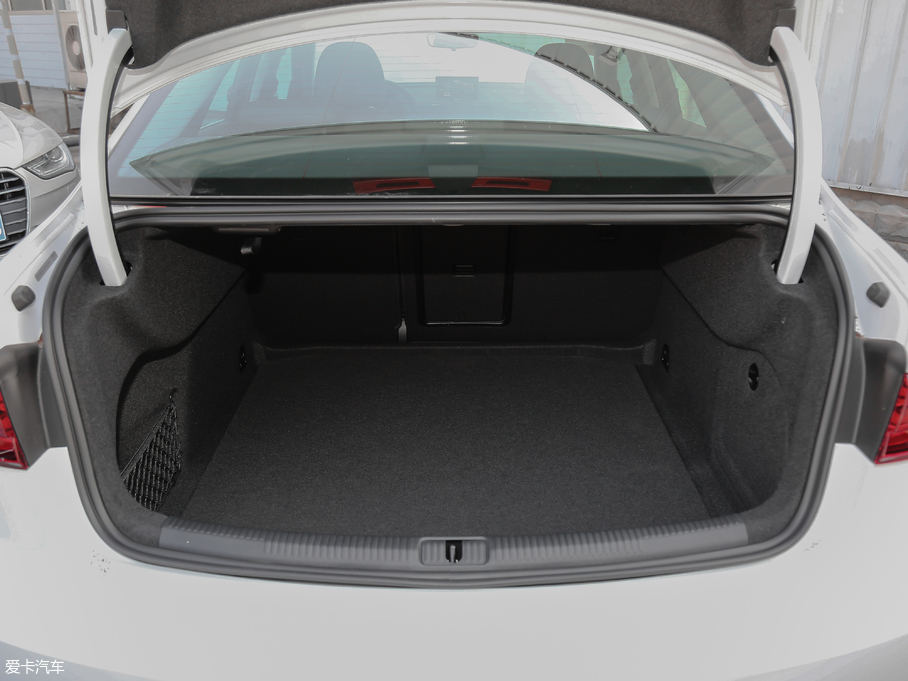 2018WA3 Limousine 30 Limousine 35 TFSIL