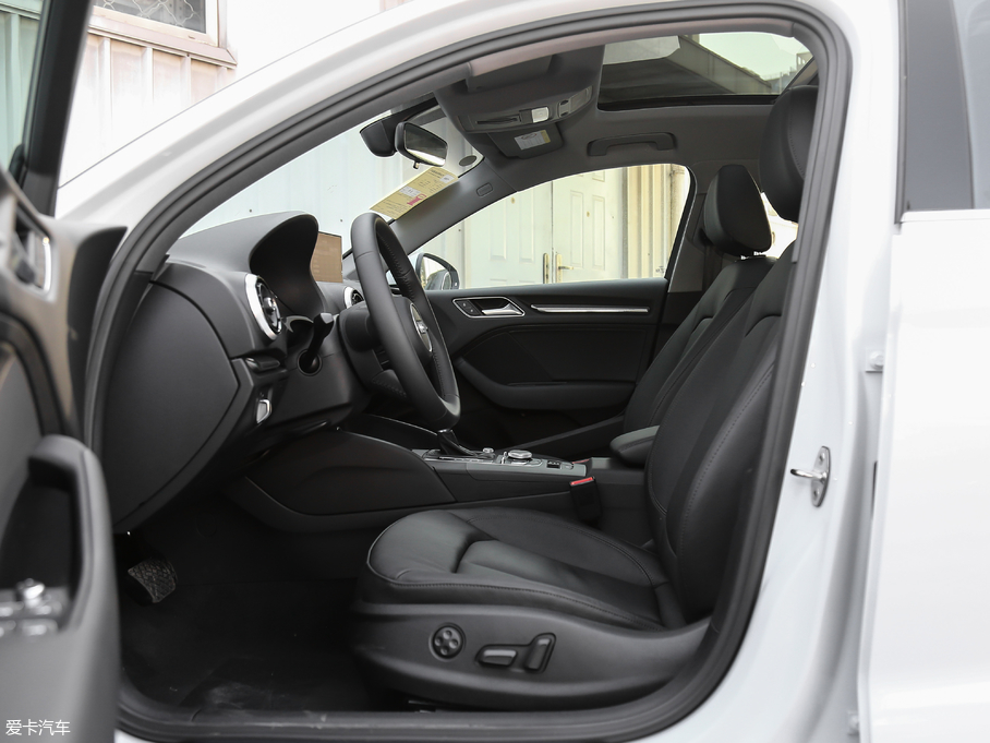 2018WA3 Limousine 30 Limousine 35 TFSIL