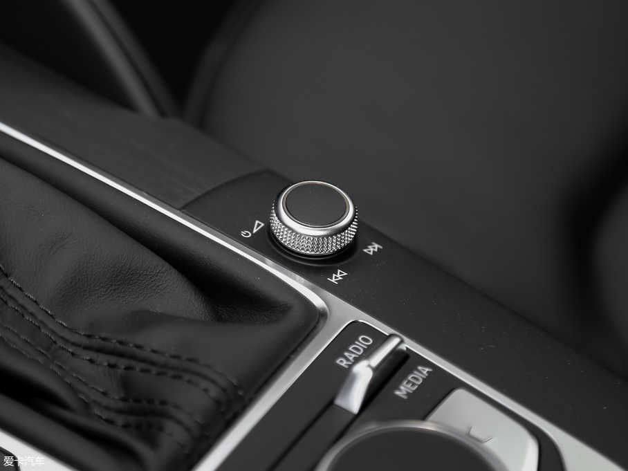 2018?yun)WA3 Limousine 30 Limousine 35 TFSIL(fng)