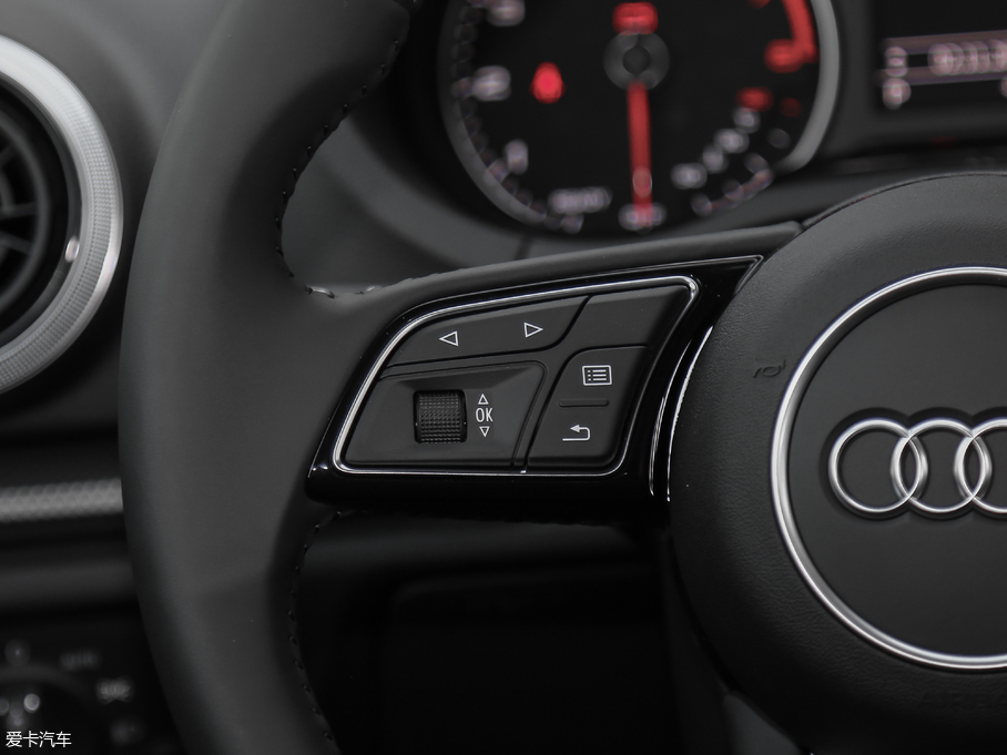 2018WA3 Limousine 30 Limousine 35 TFSIL