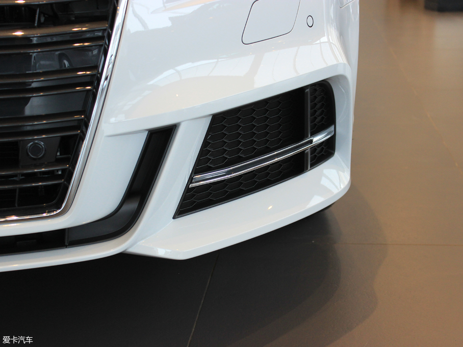 2018��W��A3 Limousine 30����� Limousine 35 TFSI�\����