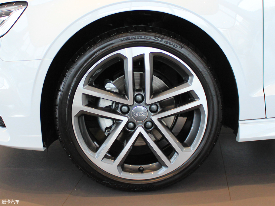 2018WA3 Limousine 30 Limousine 35 TFSI\