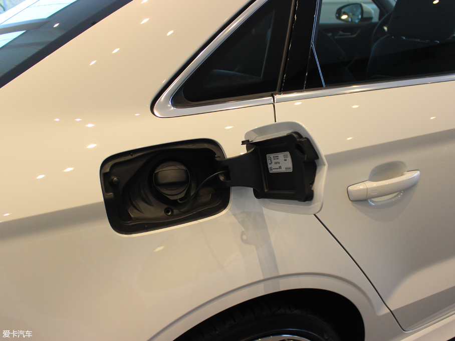 2018��W��A3 Limousine 30����� Limousine 35 TFSI�\����