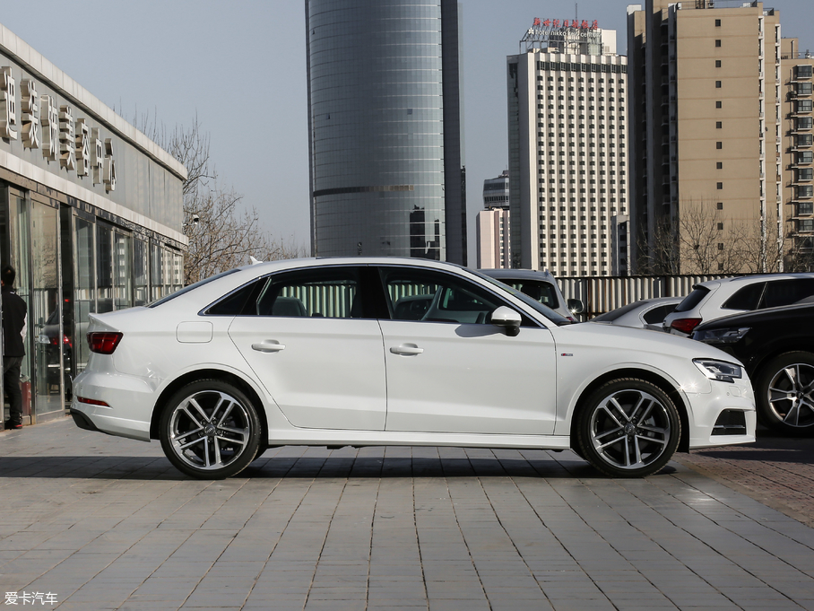 2018WA3 Limousine 30 Limousine 40 TFSI\