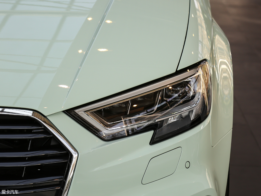 2018WA3 Limousine 30 Limousine 35 TFSI\