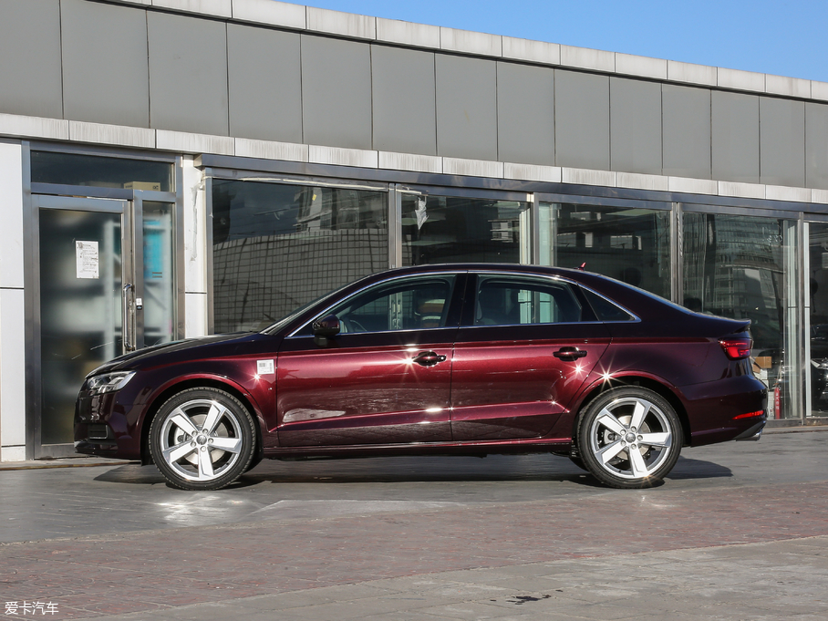 2018WA3 Limousine 30 Limousine 40 TFSIL