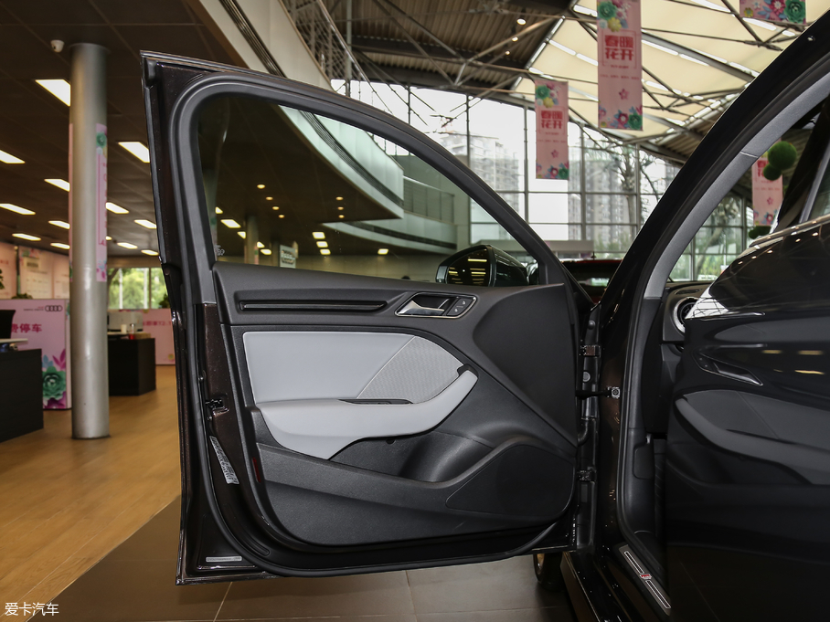 2018?yun)WA3 Limousine 30 Limousine 35 TFSIr(sh)