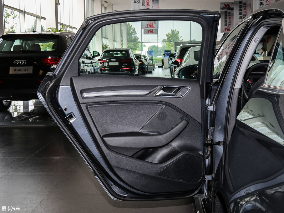 2018WA3 Limousine 30 Limousine 35 TFSI\