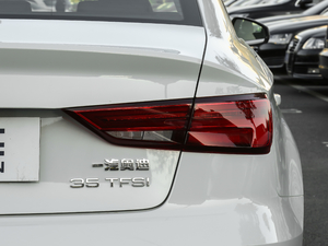 201830 Limousine 35 TFSIL β