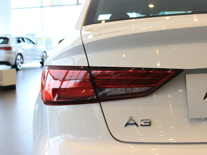 201830 Limousine 35 TFSI\ ^