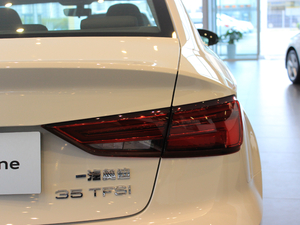 201830 Limousine 35 TFSI\ ^