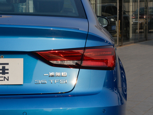 201830 Limousine 35 TFSIr β