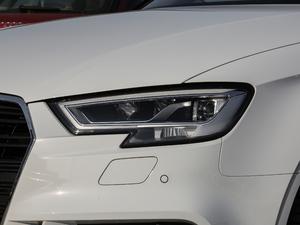 201830 Limousine 40 TFSI\ ^