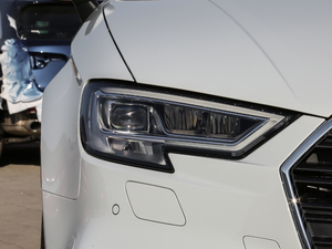 201830 Limousine 40 TFSI\ ^