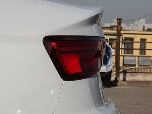 201830 Limousine 40 TFSI\ ^