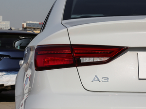 201830 Limousine 40 TFSI\ ^