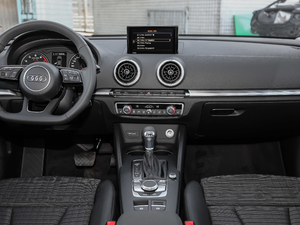 201830 Limousine 40 TFSI\ п_