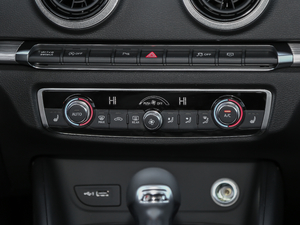 201830 Limousine 40 TFSI\ {{