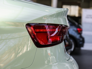 201830 Limousine 35 TFSI\ ^