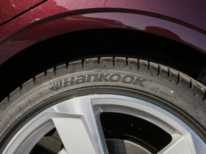 201830 Limousine 40 TFSIL ݆̥Ʒ