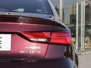 201830 Limousine 40 TFSIL β