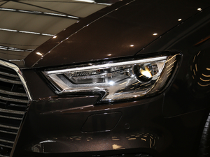 201830 Limousine 35 TFSIr ^