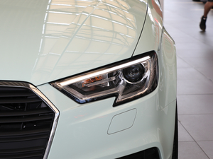 201830 Limousine 35 TFSIMȡ	 