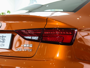 201830 Limousine 35 TFSIr ^