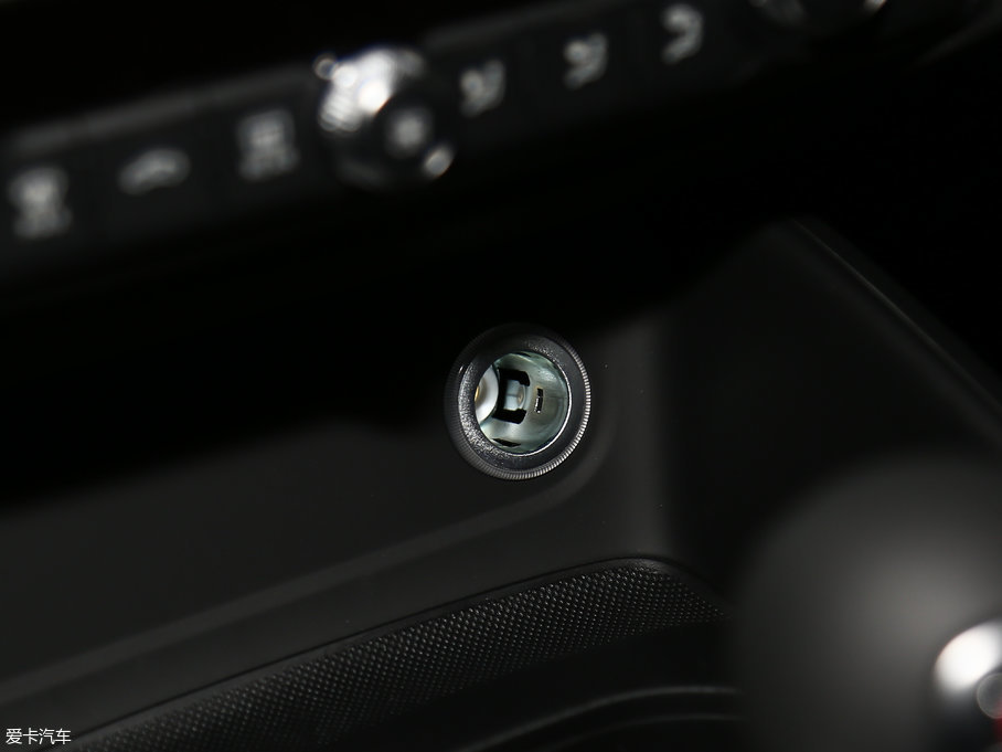 2018��W��A3 30����� Sportback 35 TFSI�\����