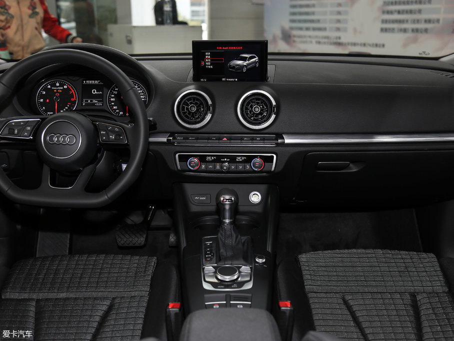 2018��W��A3 30����� Sportback 35 TFSI�\����