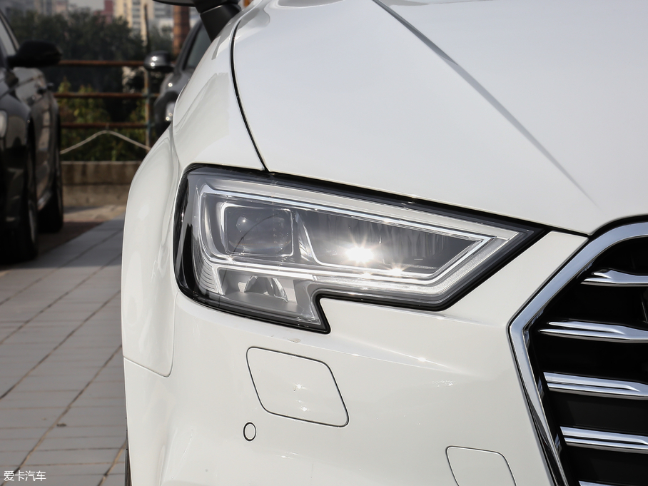 2018WA3 30 Sportback 40 TFSIL(fng)