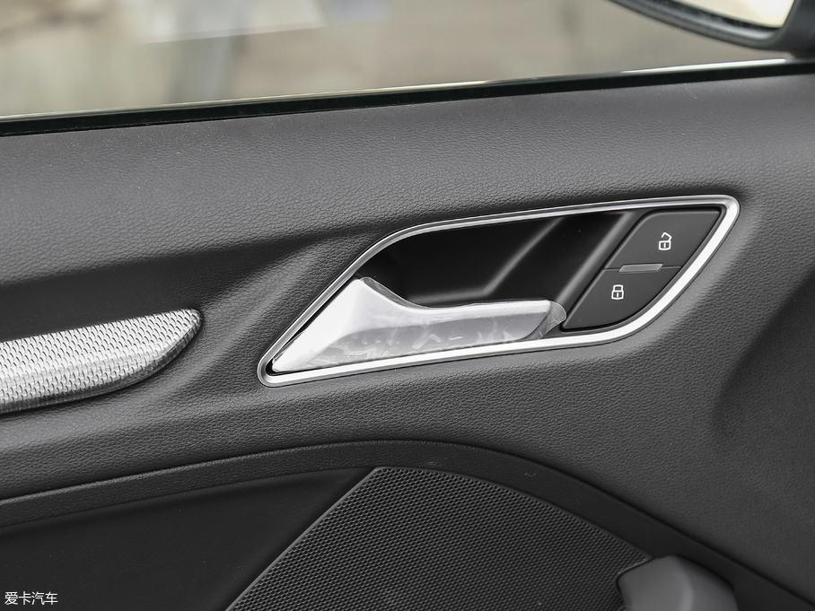 2018?yun)WA3 30 Sportback 40 TFSIL(fng)