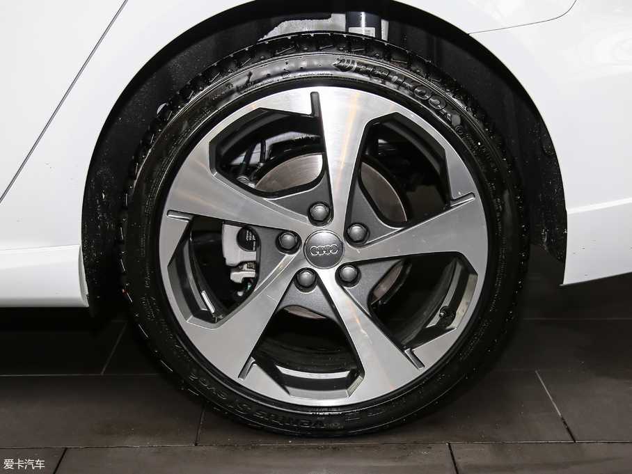 2018��W��A3 30����� Sportback 40 TFSI�\����