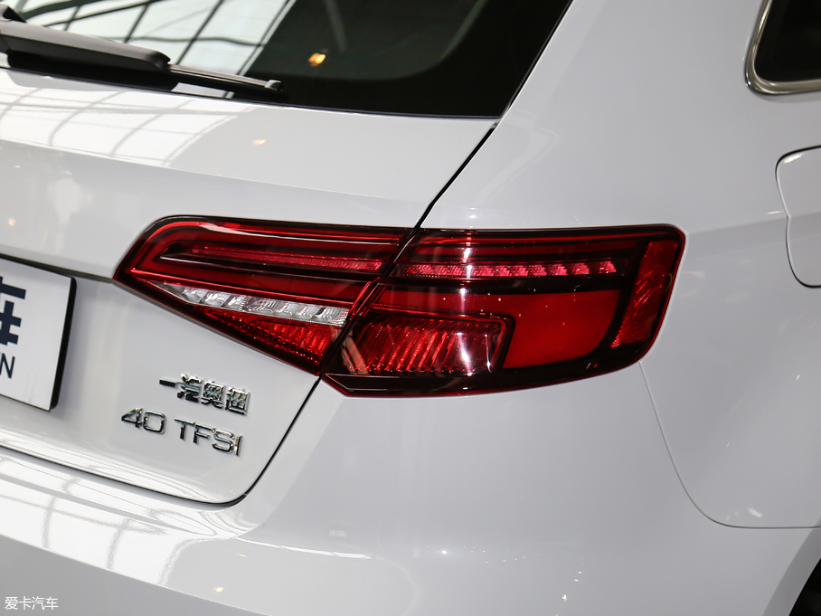 2018��W��A3 30����� Sportback 40 TFSI�\����