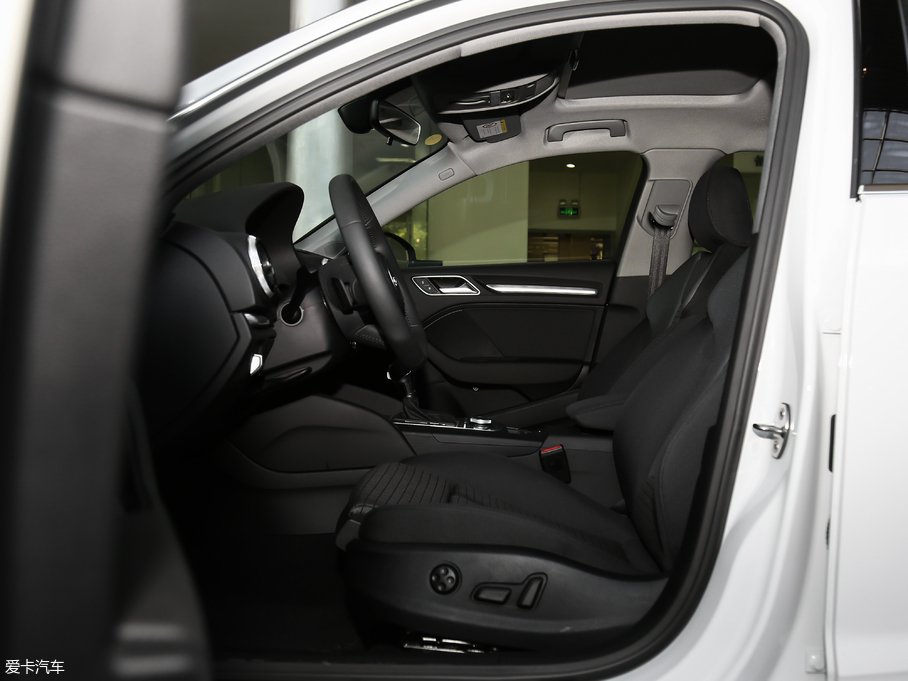 2018WA3 30 Sportback 40 TFSI\