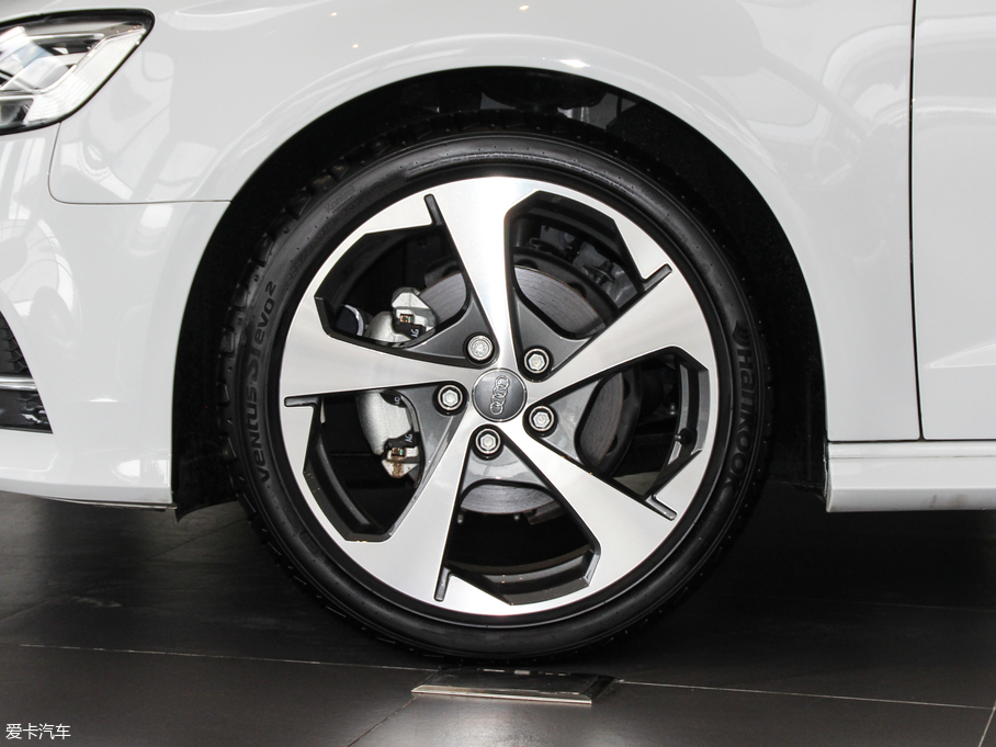 2018��W��A3 30����� Sportback 35 TFSI�\����