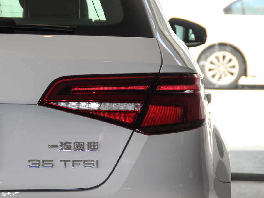 2018��W��A3 30����� Sportback 35 TFSI�\����