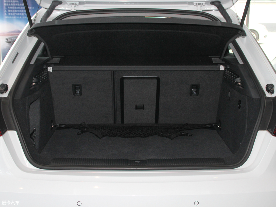 2018��W��A3 30����� Sportback 35 TFSI�\����