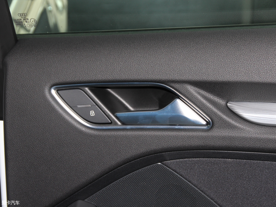 2018��W��A3 30����� Sportback 35 TFSI�\����