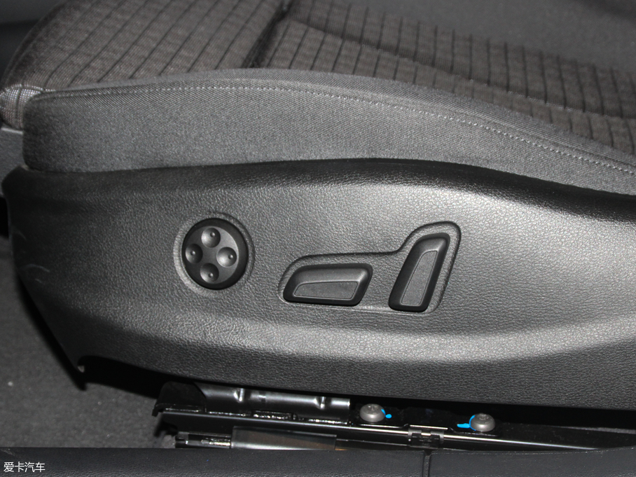 2018��W��A3 30����� Sportback 35 TFSI�\����