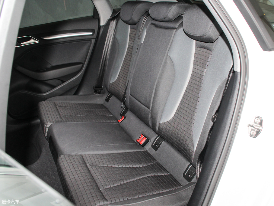 2018��W��A3 30����� Sportback 35 TFSI�\����