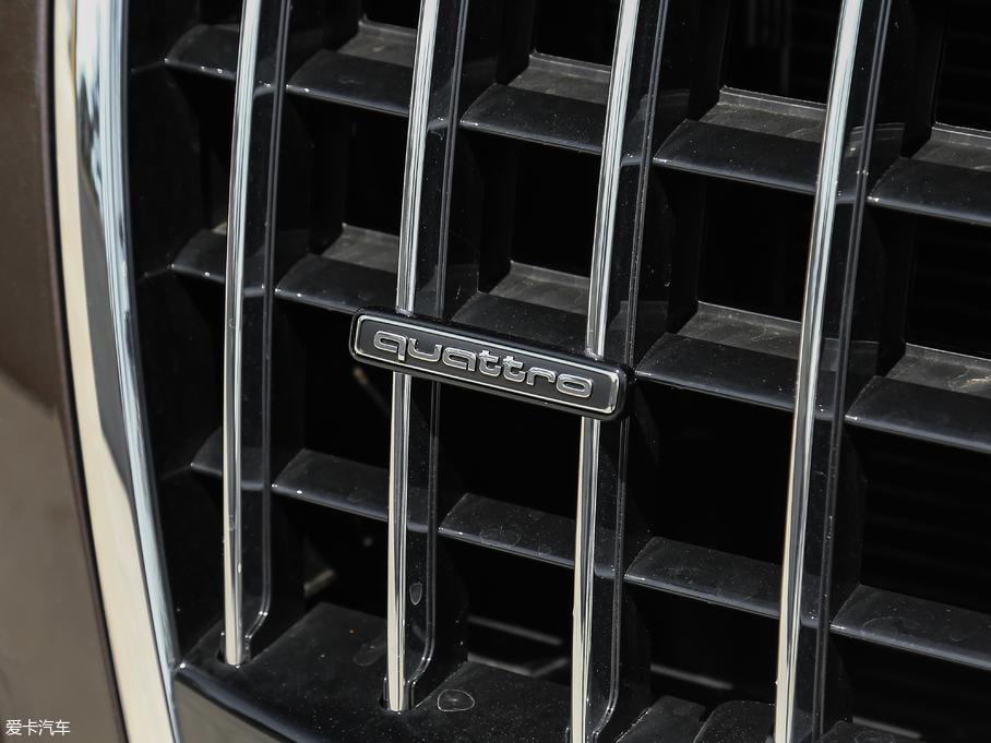 2018WQ5 ذ 40 TFSI g(sh)