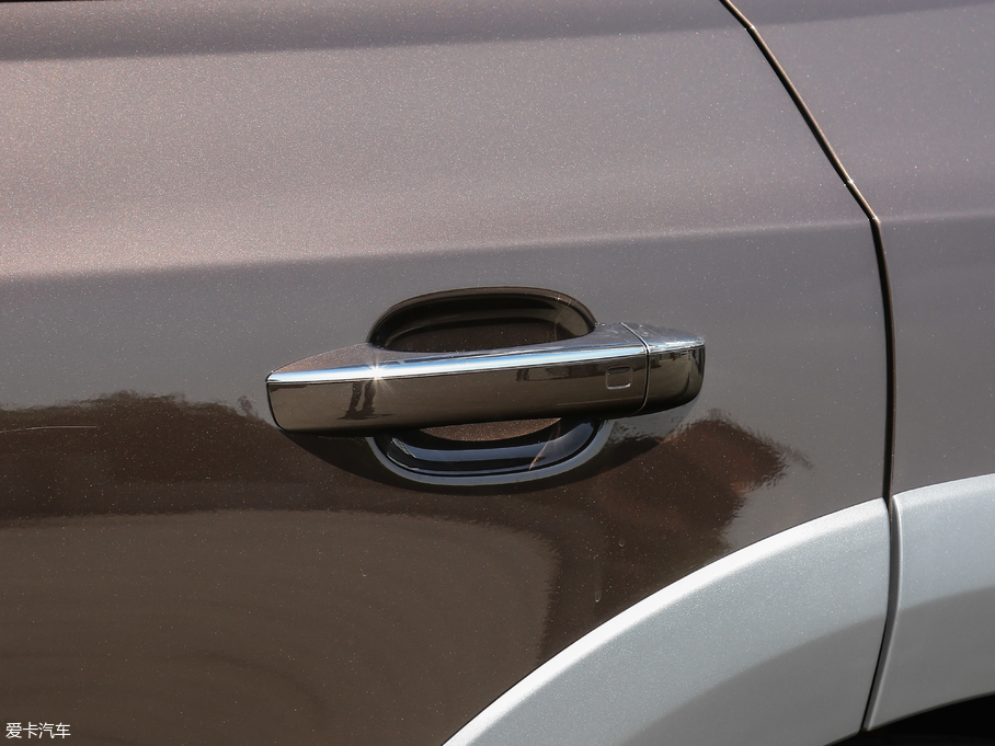 2018WQ5 ذ 40 TFSI g