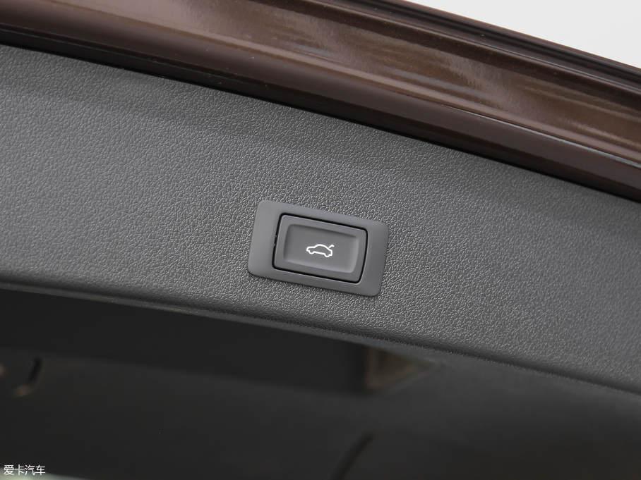 2018WQ5 ذ 40 TFSI g